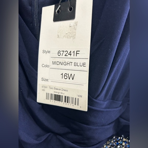 Mac Duggal 67241 NWT Two Tone Embellished Wrap Over Long Sleeve Gown - Picture 6 of 6